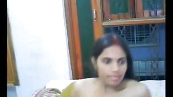 একজন সাধারণ অফিস কর্মী নিজেকে একজন পায়ু পর্ন তারকা বলে সিদ্ধান্ত নিয়েছিল।