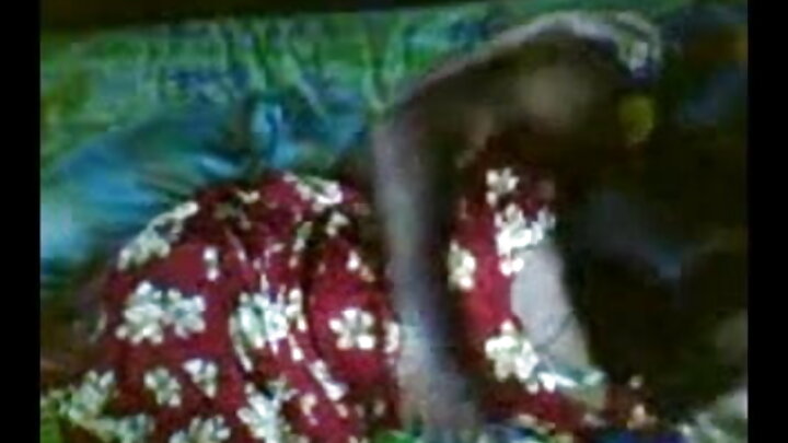 জার্মান বেশ্যা লুসি ক্যাট ফোনে তার প্রেমিকের সাথে কথা বলেছিল এবং তারপরে তার প্রেমিকের সাথে যৌনমিলন করেছিল