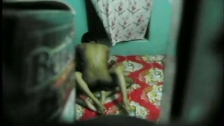 সে একজন বয়স্ক ফরাসি পুরুষের সাথে মজা করলো এবং তার জন্য তার কোনো অনুশোচনা ছিল না।