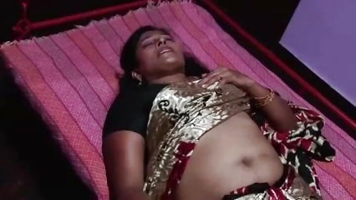 একজন ট্যাক্সি ড্রাইভার গাড়ির পিছনের সিটে একজন স্থূলকায় স্নাতকের সাথে মজা করেছিল।