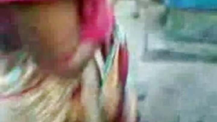 পরী মেয়েটা এ বছর একটা নোংরা মাগী ছিল আর উপহারের বদলে বীর্যপাত পেয়েছে।