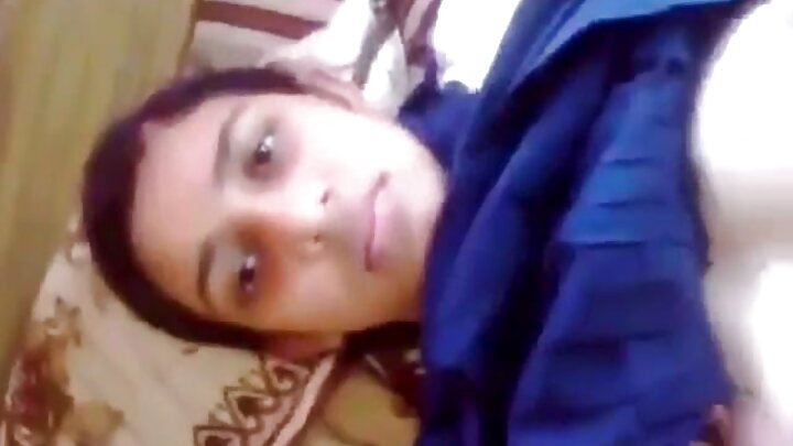 একজন অভিজাত এসকর্টের কাছ থেকে একটি চমৎকার ব্লোজব