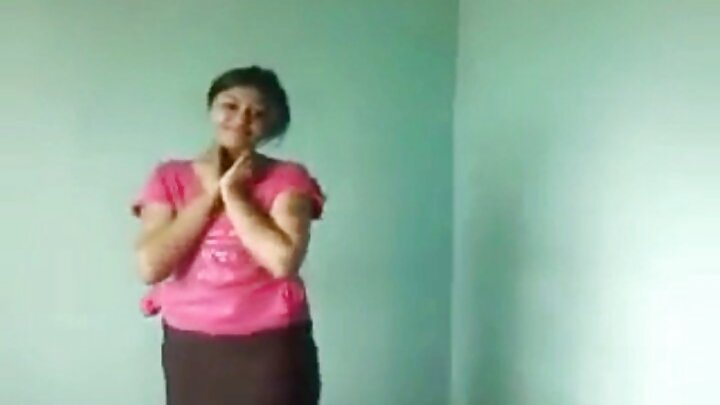বেচারির কাজ হলো তার বসের যোনি চাটা।