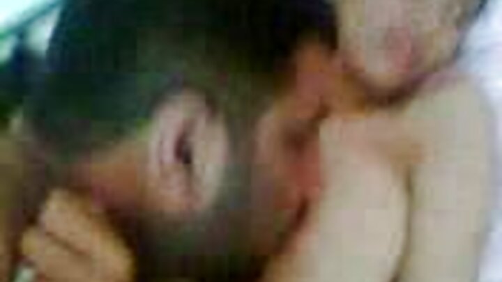 দুজন চীনা লেসবিয়ান নারী জি-স্পট হস্তমৈথুনের মাধ্যমে একে অপরকে চরম পুলকে পৌঁছে দিয়েছিল।