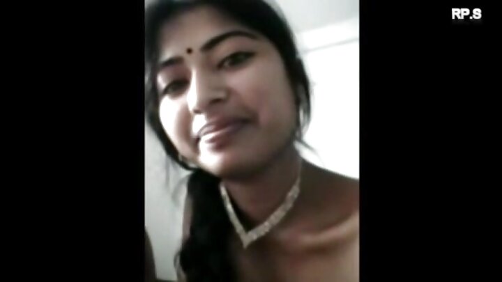 দুই পায়ের মাঝে একটি শক্ত লিঙ্গের অনুভূতিতে এক স্বর্ণকেশী মিষ্টি স্বরে গোঙায়।