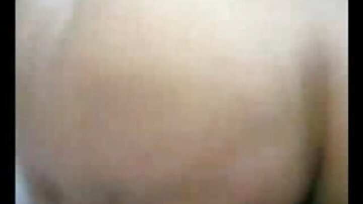 মিশা চাচা, আমি তোমার মরিচা ধরা ভলগা গাড়িতে ওর পাছায় চুদব না! যাও, শান্তিতে প্রস্রাব করো