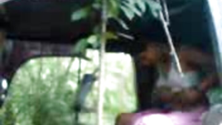 এক অপরূপ স্বর্ণকেশী বিশাল এক কালো লিঙ্গ দ্বারা ধর্ষিত হয় এবং তার মুখে বীর্যপাত করা হয়।