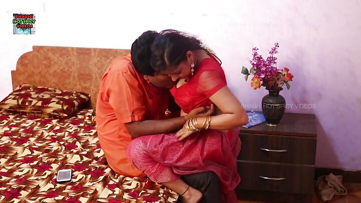 উডম্যানের কাছ থেকে মূত্র থেরাপি, আর দুই বুড়োর কাছ থেকে প্রোস্টোলজি: এক কাস্টিং-এ আসা আমেরিকান পর্ন তারকা।