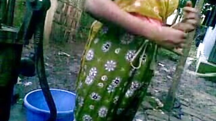 ১৮ বছর বয়সী কুমারীটি কুমারীত্ব হরণে মোটেও ভয় পায়নি। মজাদার এবং আনন্দময়।