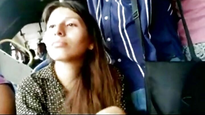 একটি বিশাল বাড়ি বিক্রি করার জন্য, একজন রিয়েল এস্টেট এজেন্টকে বিছানায় কঠোর পরিশ্রম করতে হয়েছিল।
