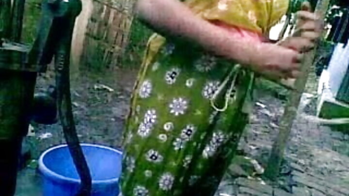 জানালার ধারে রোমান্টিক সকালের যৌনমিলন তার চঞ্চল মুখে বীর্যপাতের মাধ্যমে শেষ হয়